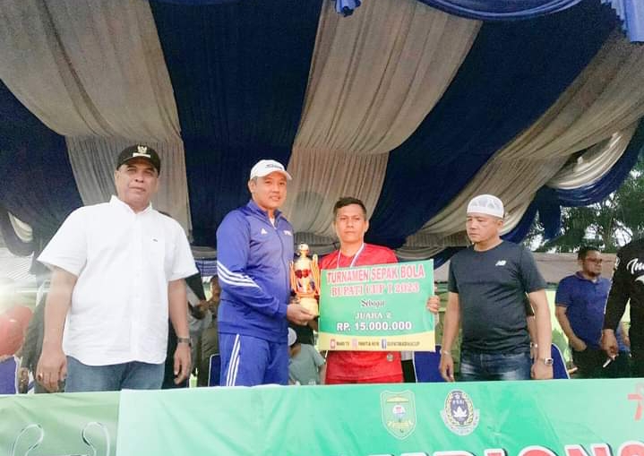 Kapolres Madina Hadiri Laga Final Kompetisi Sepak Bola Bupati Cup