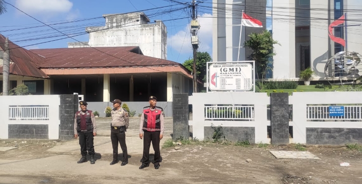 Personel Sat Samapta Polres Asahan Melaksanakan Pengamanan di Enam Gereja