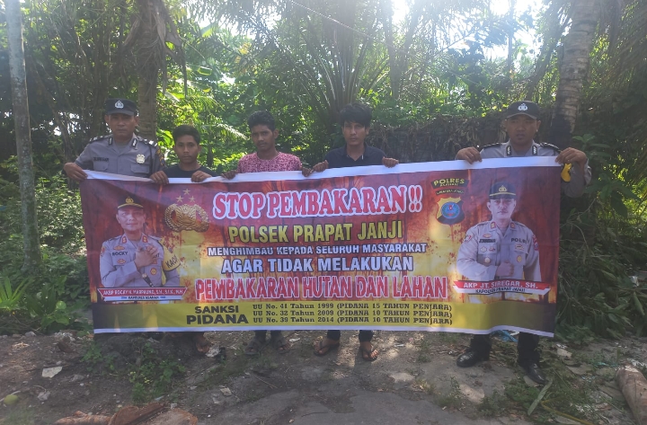 Bhabinkamtibmas Polsek Prapat Janji Melaksanakan Sosialisasi Tentang Karhutla di Desa Buntu Pane