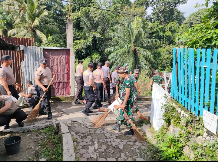 Program Quick Wins Presisi TNI- Polri Gelar Gotong Royong di Jalan Sudirman