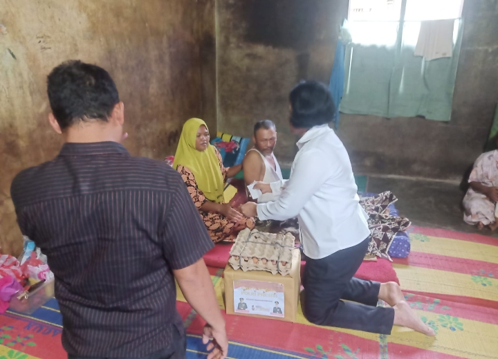 Kapolres Padangsidimpuan Salurkan Tali Asih ke Korban Tanah Longsor