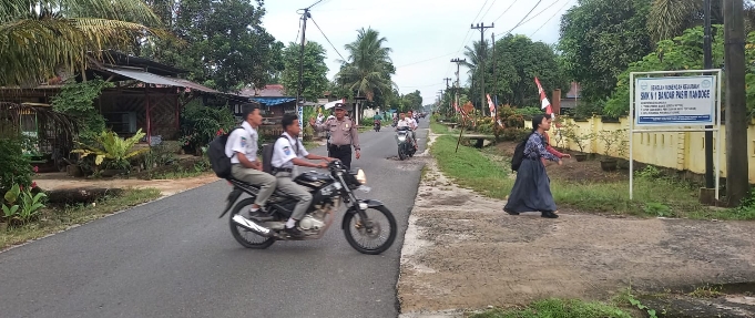 Jaga Rawan Kriminalitas, Personil Polsek Bandar Pasir Mandoge, Laksanakan Strong Point