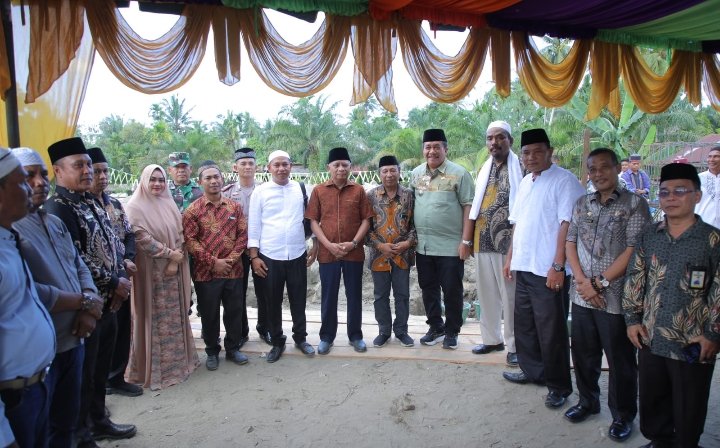 Bupati dan Wakil Bupati Asahan Lakukan Peletakan Batu Pertama Pembangunan Masjid