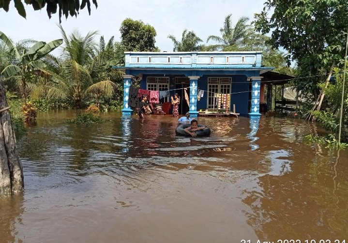 Akibat Curah Hujan Tinggi Ratusan Rumah Warga Terendam Banjir di Bilah Hilir Labuhanbatu