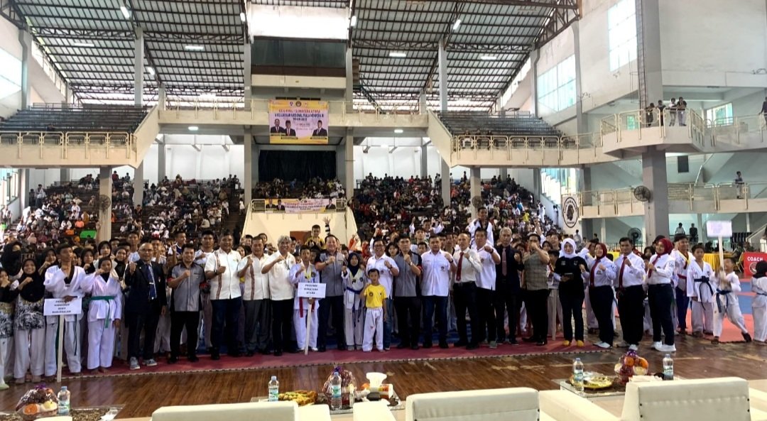 Ketua umum Pengurus Besar Taekwondo Indonesia Letjend TNI (Purn) HM Thamrin. S.Sos membuka secara resmi kejuaraan Nasional Wilayah 1 Sumatera
