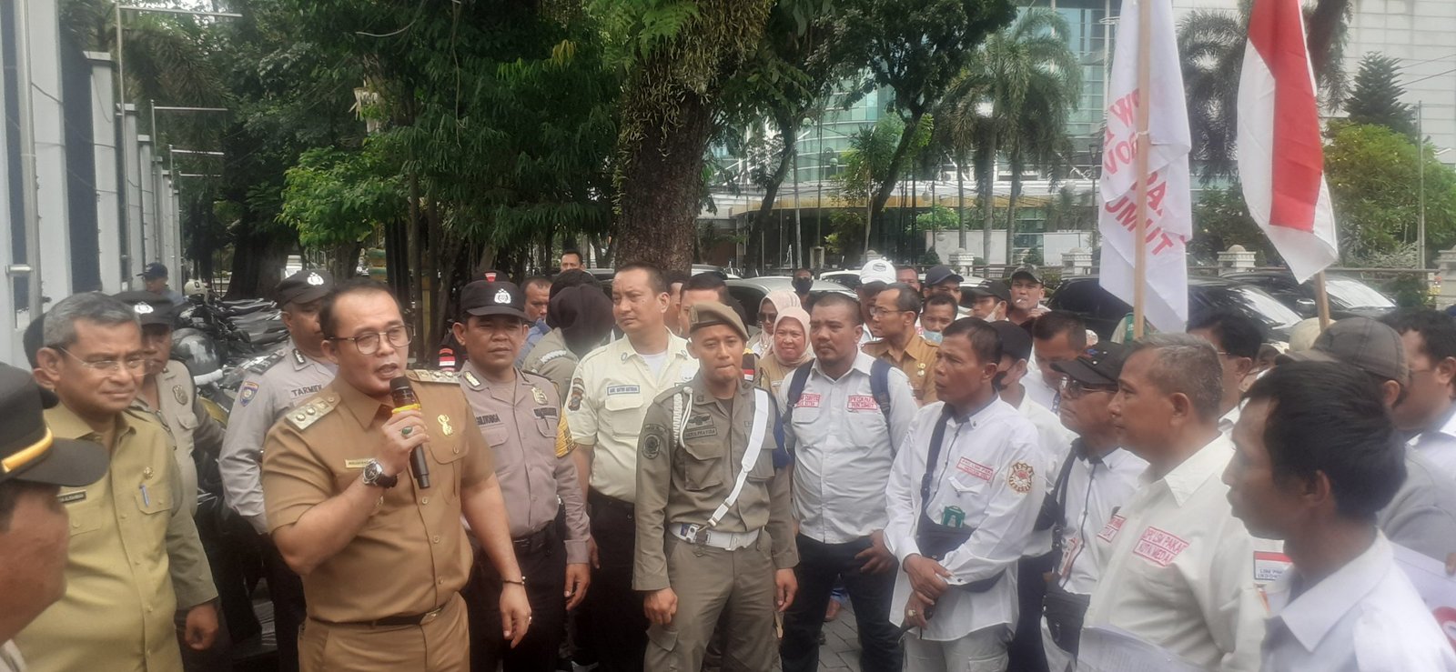 LSM PAKAR Desak Bongkar Tembok Perumahan Yuu At Contempo, Aulia Rahman : Lakukan Yang Benar, Panggil Pemilik Yuu At Contempo