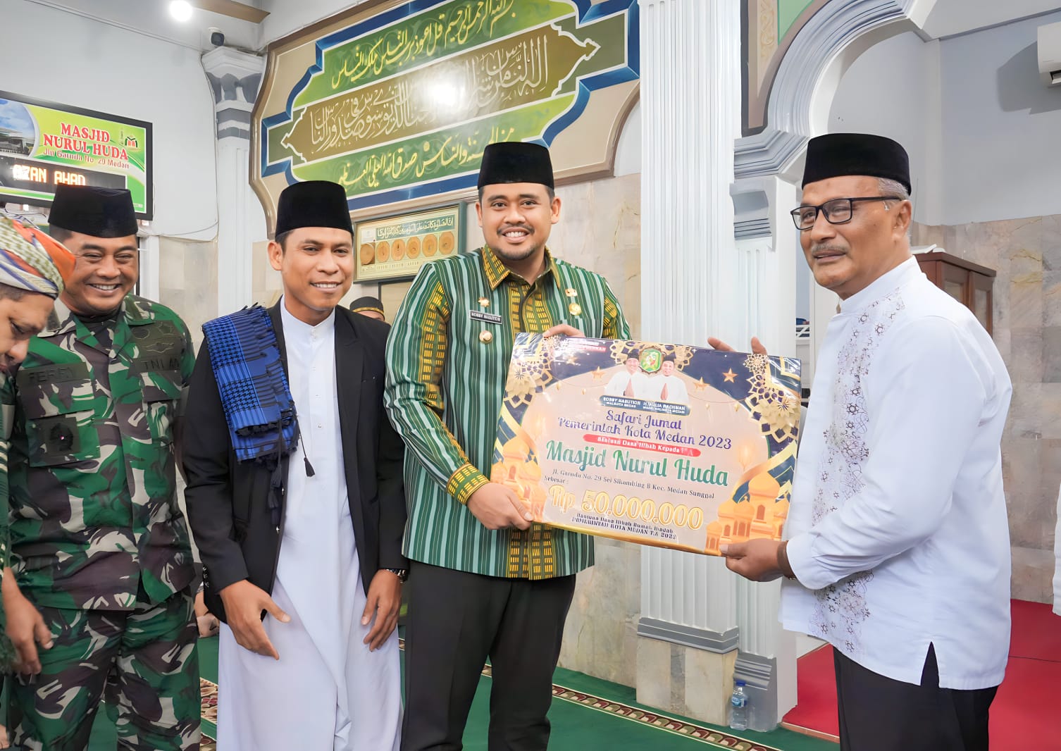 Bobby Nasution dan Pimpinan Perangkat Daerah Gotong Royong Bantu Dana Pembangunan Menara Masjid Nurul Huda