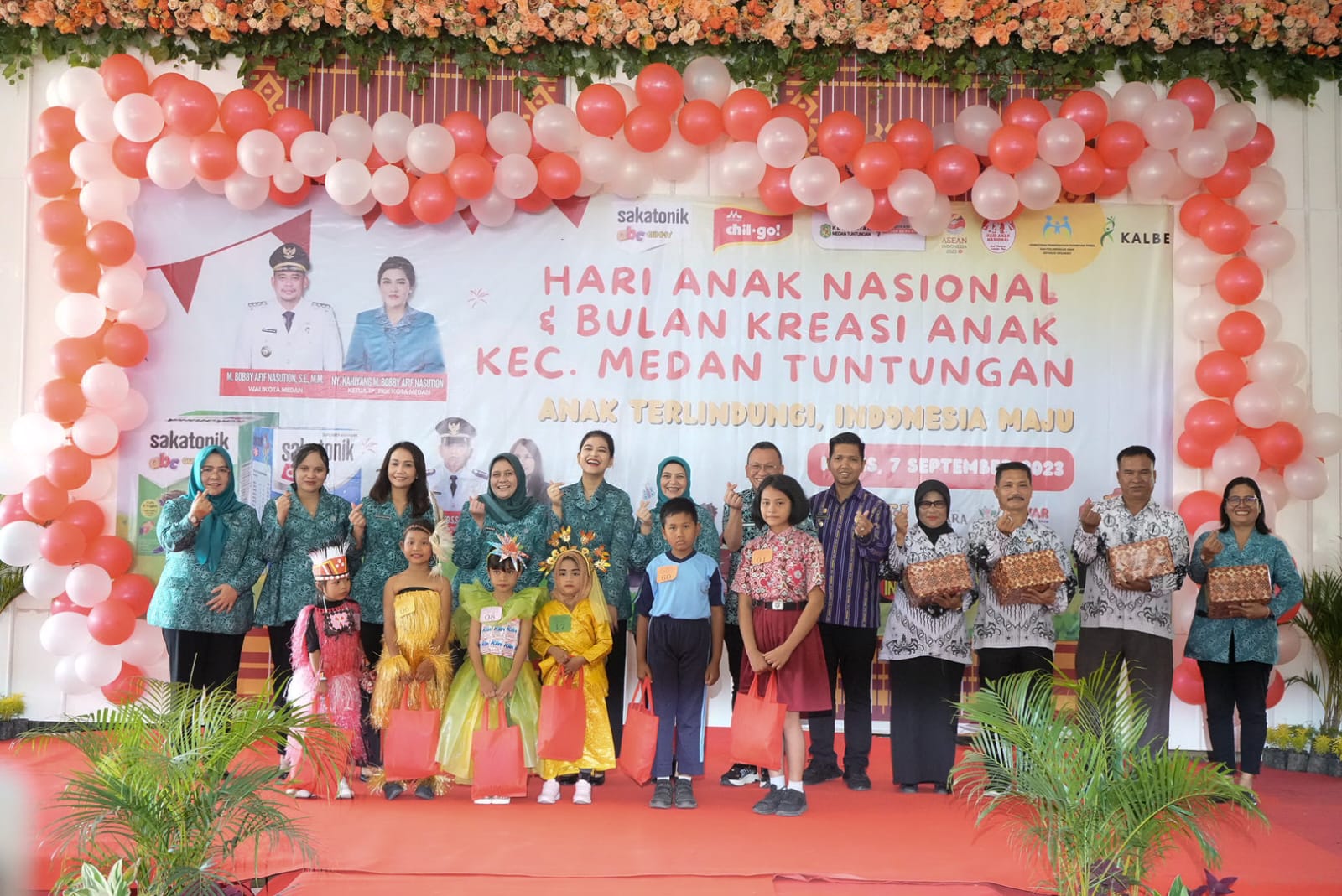 Ketika Kahiyang Ayu Buat Kuis Berhadiah Sepeda untuk Anak-anak