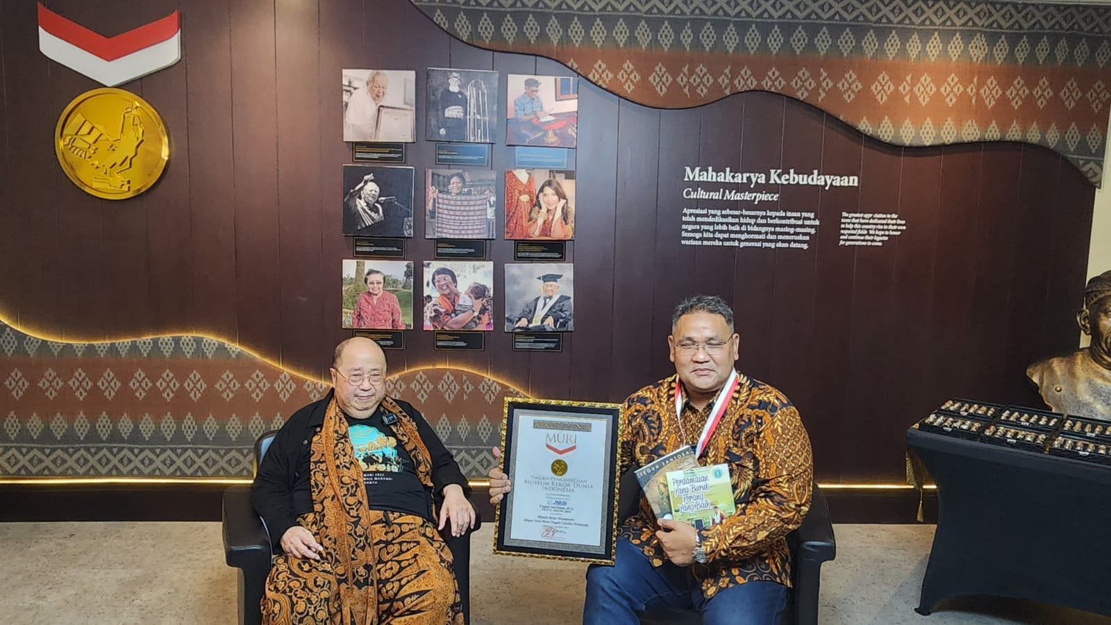 CEO RMOL Teguh Santosa Raih Rekor Muri,  Atas Capaianya  Penulis Buku Wawancara dengan Duta Besar Negara Sahabat Terbanyak