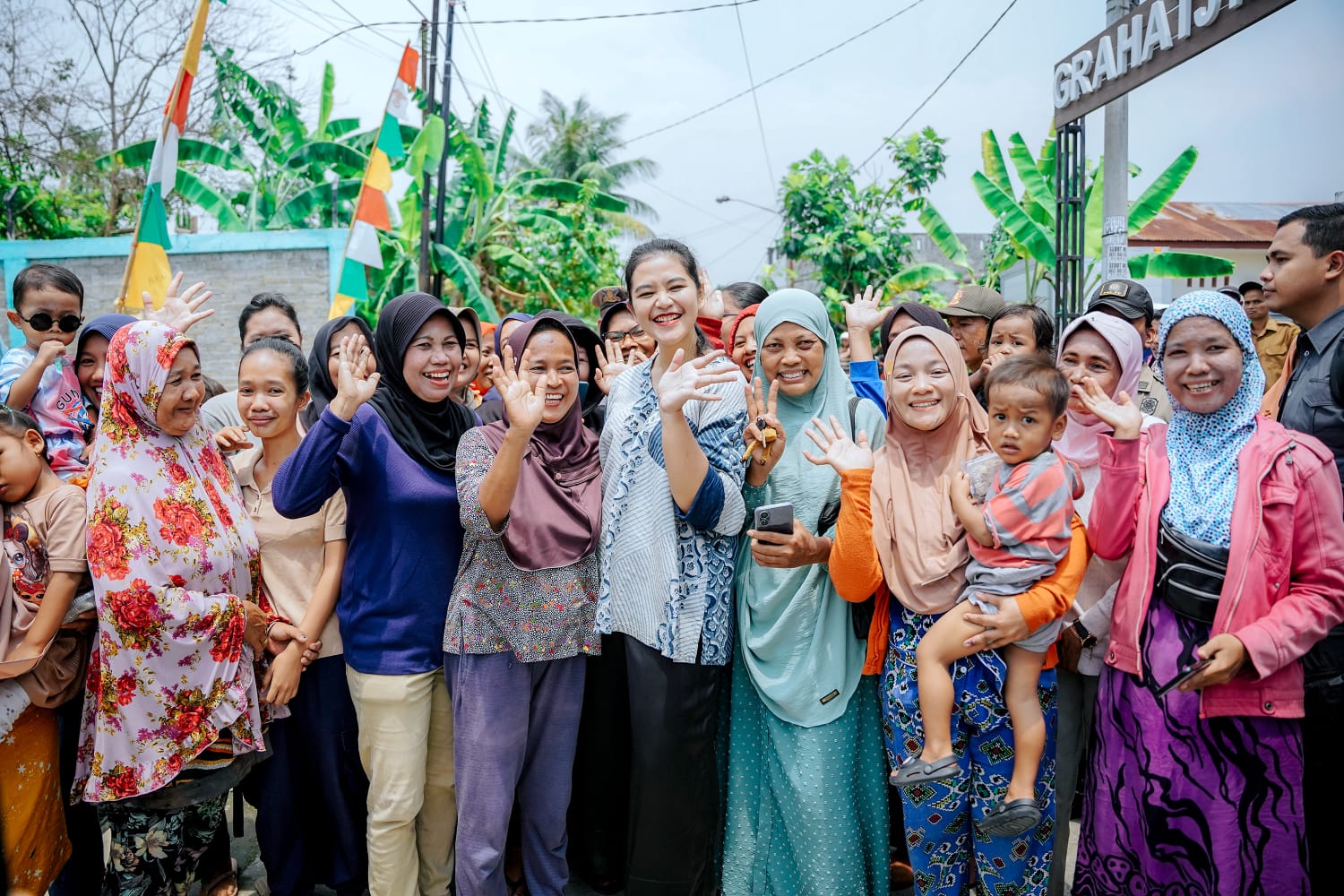 Kunjungi Kelurahan Tanjung Mulia Hilir, Ny Kahiyang Ayu Ingin PTP2WKSS Bantu Ekonomi Keluarga