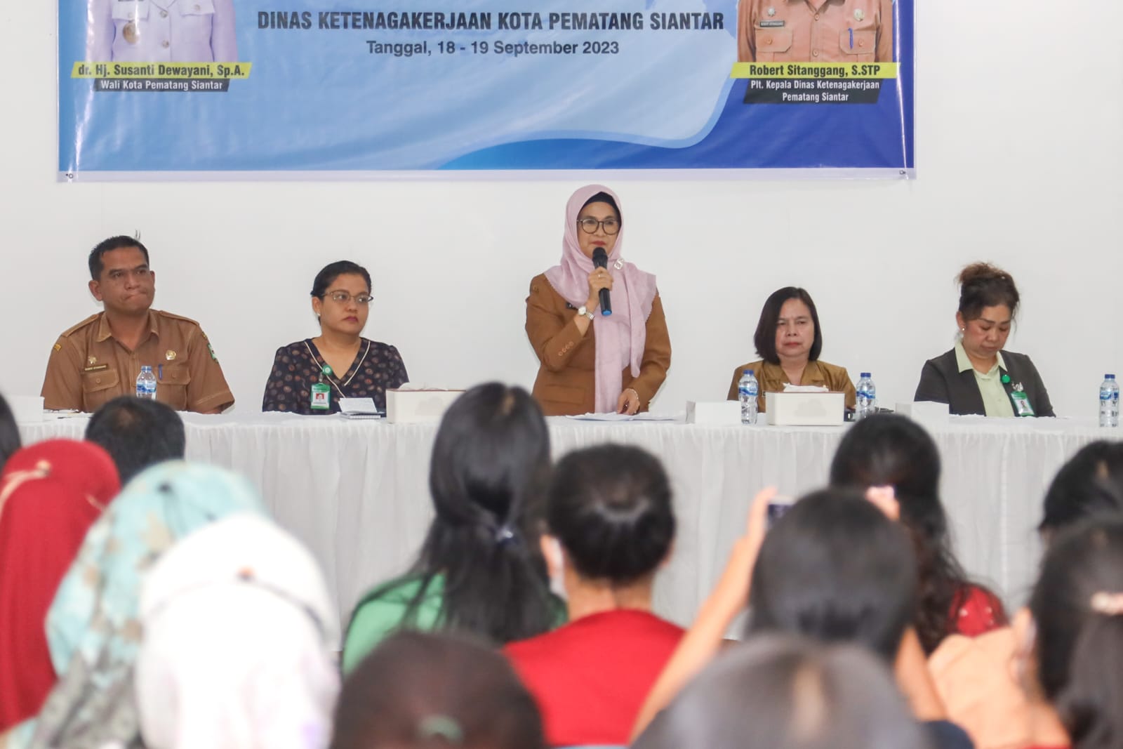 Wali Kota menghadiri Sosialisasi/Penyuluhan tentang Hubungan Industrial dan UU Naker kepada Pengusaha dan Pekerja/Buruh