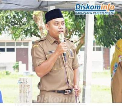 Upacara Bendera Kadis Kominfo Labuhanbatu Jadi Irup di SMAN 1 Ratu