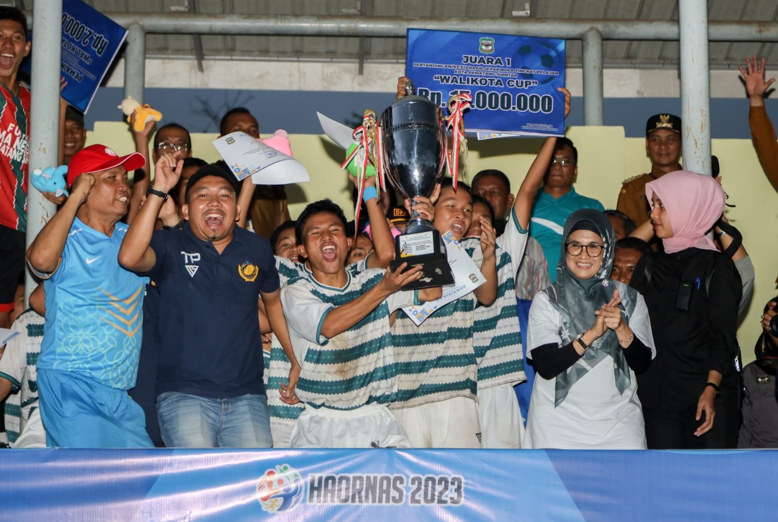 Wali Kota menyaksikan pertandingan final Wali Kota Cup Tahun 2023