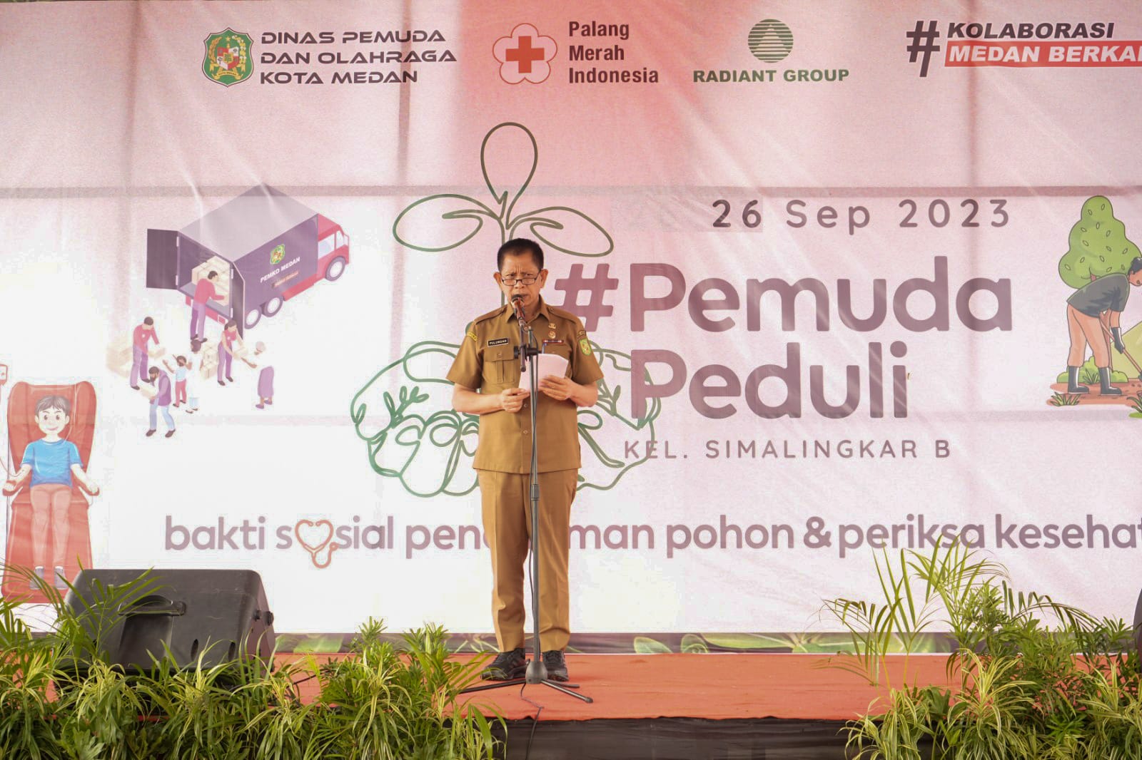 Bakti Sosial Pemuda Peduli Dispora Medan Tanam Pohon Durian di Taman Pekuburan Simalingkar B