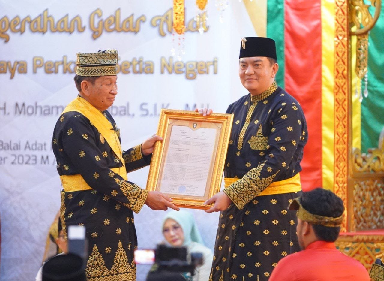 Sah, Kapolda Riau Digelar Datuk Seri