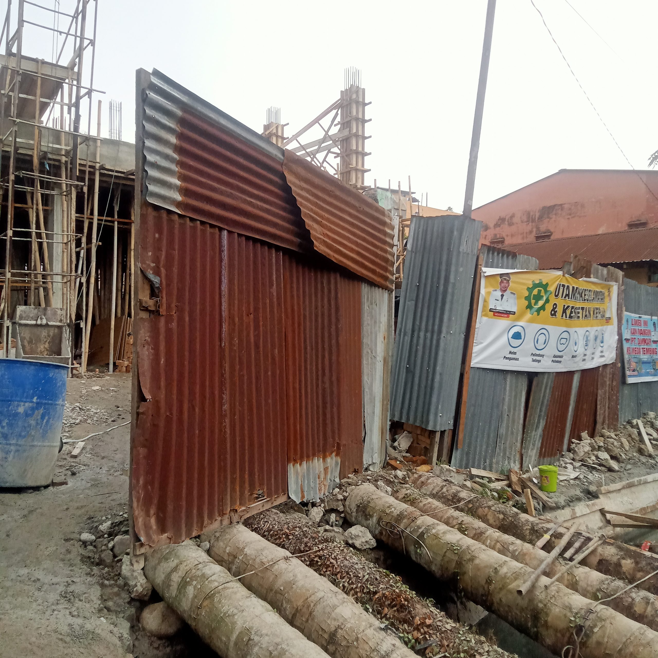 Miris, Pembangunan UPT Damkar Kota Medan Tanpa PBG dan Plank Proyek