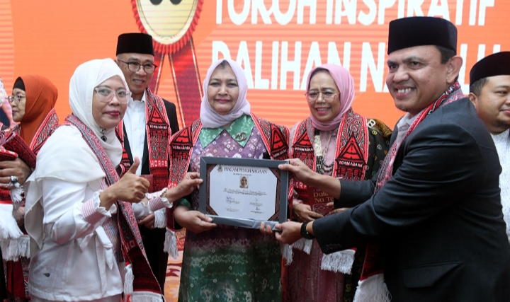 Milad ke 8 Formadana,   Nawal Lubis Dinobatkan sebagai Tokoh Inspiratif Dalihan Na Tolu