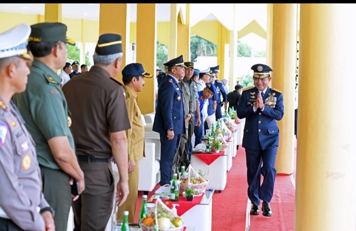 Pimpin Upacara Harhubnas Tingkat Sumut, Hassanudin Serahkan Penghargaan kepada ASN yang Berjasa di Bidang Transportasi