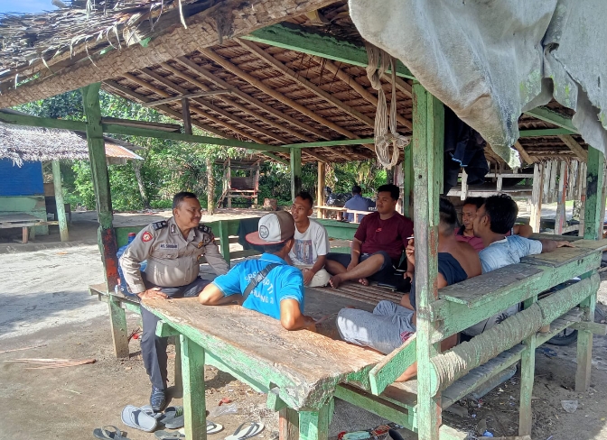 Kanit Binmas Polsek Pulau Raja melaksanakan Jumat Curhat Kamtibmas