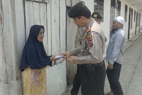 Kasat Samapta Polres Asahan Kunjungi Warga Kurang Mampu di Jalan Kartini