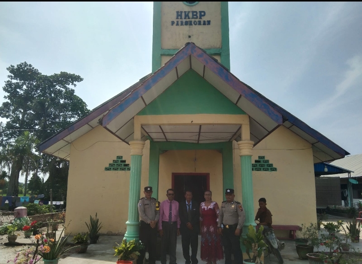 Personel Polsek Sei Kepayang Monitoring Pengamanan Gereja