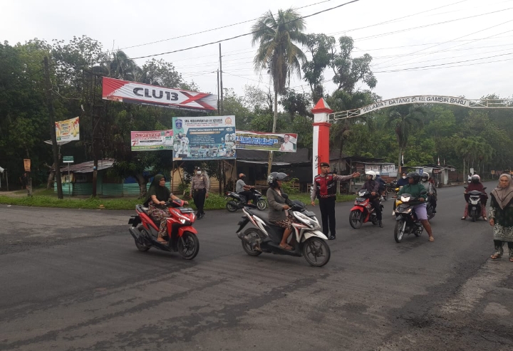 Atasi Kemacetan, Personil Sat Samapta Polres Asahan Strong Point Pagi