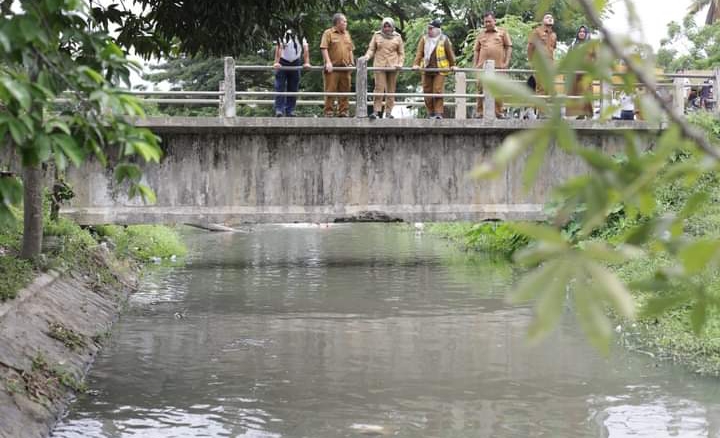 Atika Nasution Tinjau Perbaikan Drainase Pasar Lama dan Siphon Irigasi Batang Gadis Madina