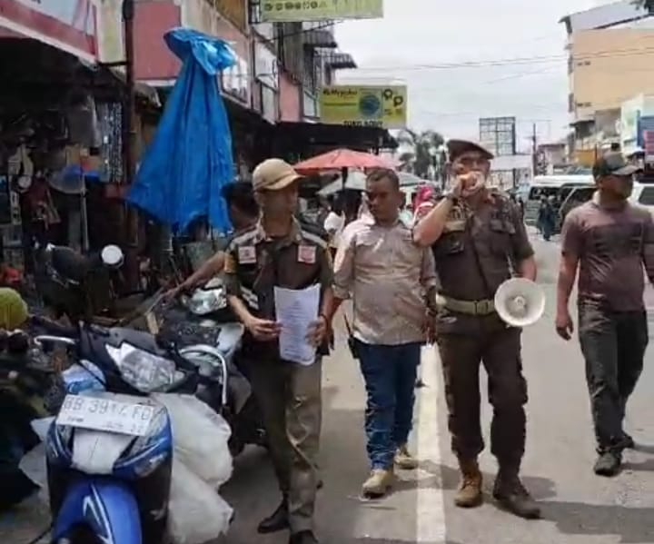 Pemkot Padangsidimpuan kembali Tertibkan PKL, Kasat Pol PP Zulkifli Lubis : Tetap Mengedepankan Humanis Bukan Arogansi