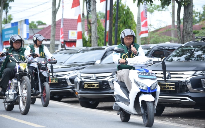 Walikota Padangsidimpuan Uji Sepeda Motor Listrik Keliling Kota