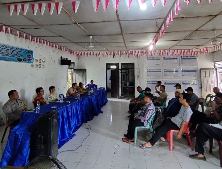 Personil Bhabinkamtibmas Polsek Sei Kepayang, Ikuti Musyawarah di Desa Sai Apung Jaya