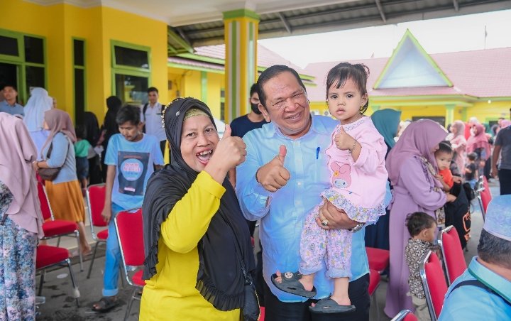 Irsan Efendi Nasution Salurkan ZIS Kepada 429 Mustahik di Kota Padangsidimpuan