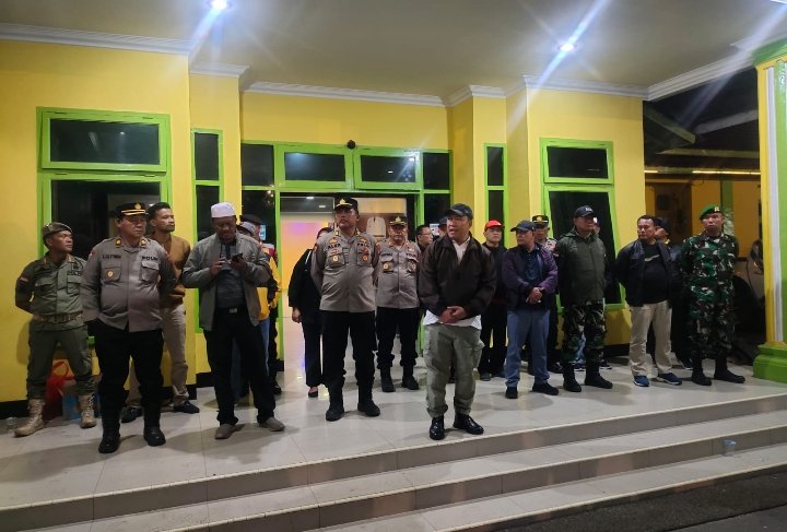 Polres Padangsidimpuan,TNI bersama Tim Terpadu Lakukan Pertiban PKL dengan Humanis