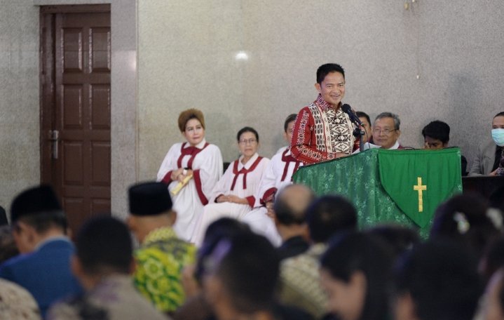 Hassanudin Sebut Gereja Sebagai Pusat Pemberdayaan SDM