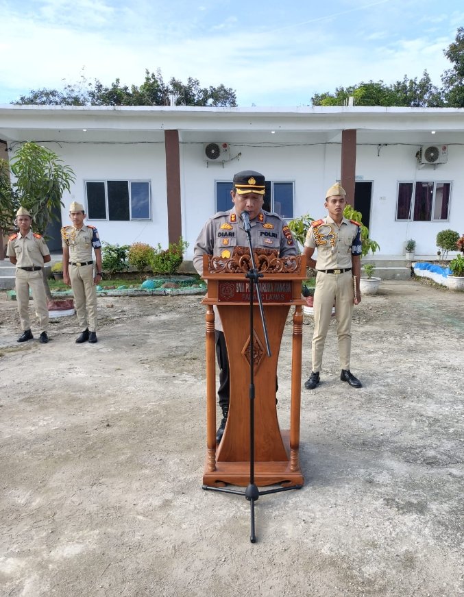 AKBP Diari Astetika Sambangi SMA Plus Teruna Bangsa Sibuhuan Palas, Ini Pesanya..