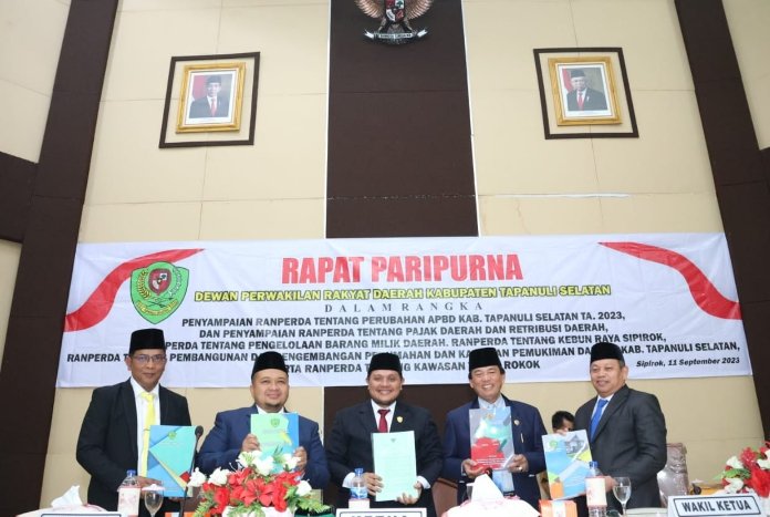 Bupati Tapsel Dolly Pasaribu Sampaikan Pengantar Nota Keuangan Ranperda P-APBD TA 2023