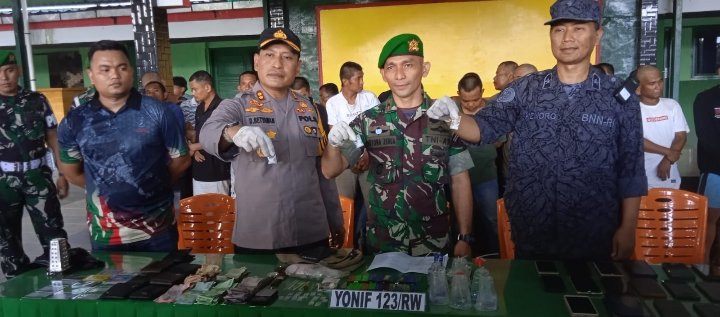 Pengungkapan 28 Orang Pesta Sabu Padangsidimpuan, Sinergitas TNI-Polri dan BNN Konfrensi Pers di Yonif 123/RW Berantas Narkoba dan Jaringannya