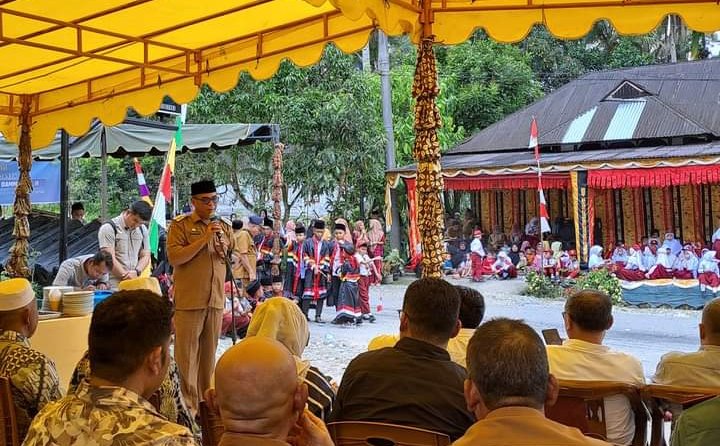 Dikunjungi Bupati Madina Sukhairi Nasution, Warga Desa Aek Ngali Sampaikan Keluhannya