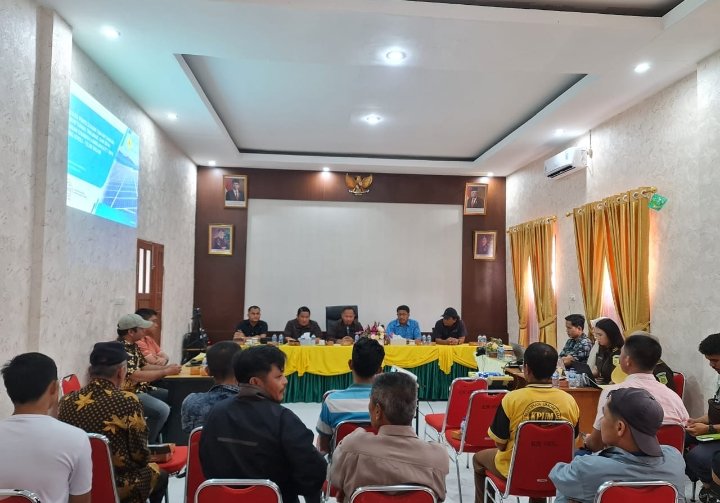 PLN Bersihkan Tanaman Warga di Jalur T/L 70 kV Gunung Sitoli-Teluk Dalam