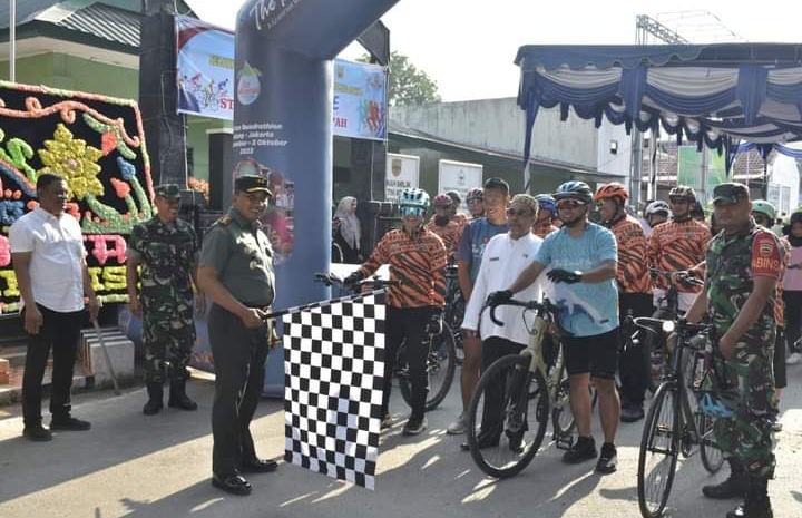 Dandim 0212/TS Letkol Inf Amrizal Nasution dan Sekda Madina Lepas Tim Pesepeda The Rising Tide A Resonance 2023