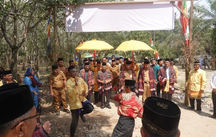Bupati Padang Lawas Utara Andar Amin Harahap Hadiri Pelantikan Pengurus Lembaga Adat dan Budaya Kecamatan Ujung Batu
