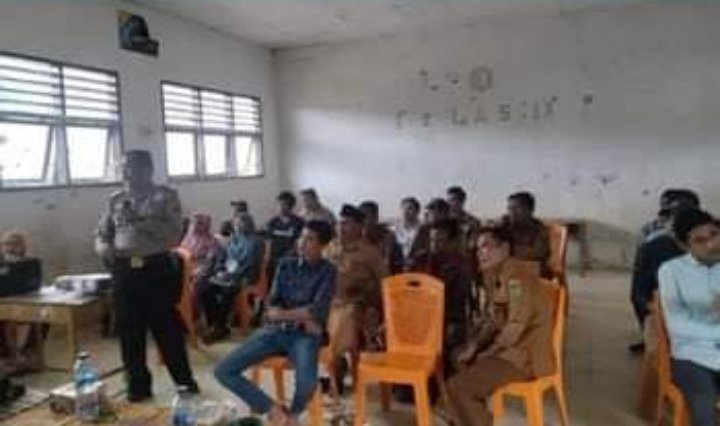 Kapolsek Sosopan Sosialisasi Tentang Bahaya Narkoba Terhadap Kepala Desa Kec Sosopan Dan Narkoba Musuh Bersama