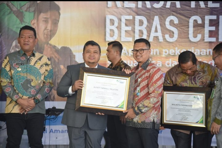 Sebanyak 17.328 Pekerja Rentan di Tapsel Telah Terdaftar BP-JAMSOSTEK, Ini Harapan Bupati Dolly Pasaribu