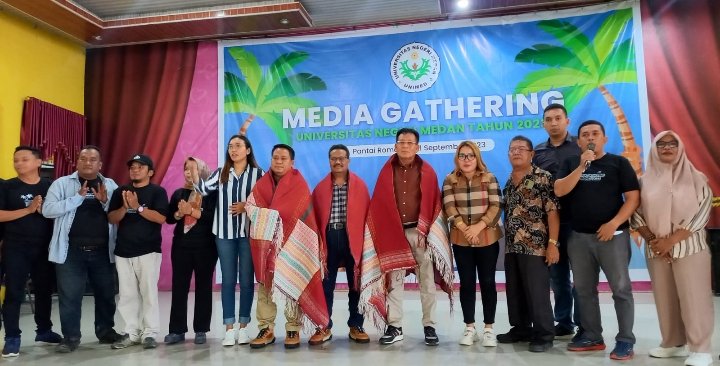 Wartawan Ulosi 3 Profesor Unimed