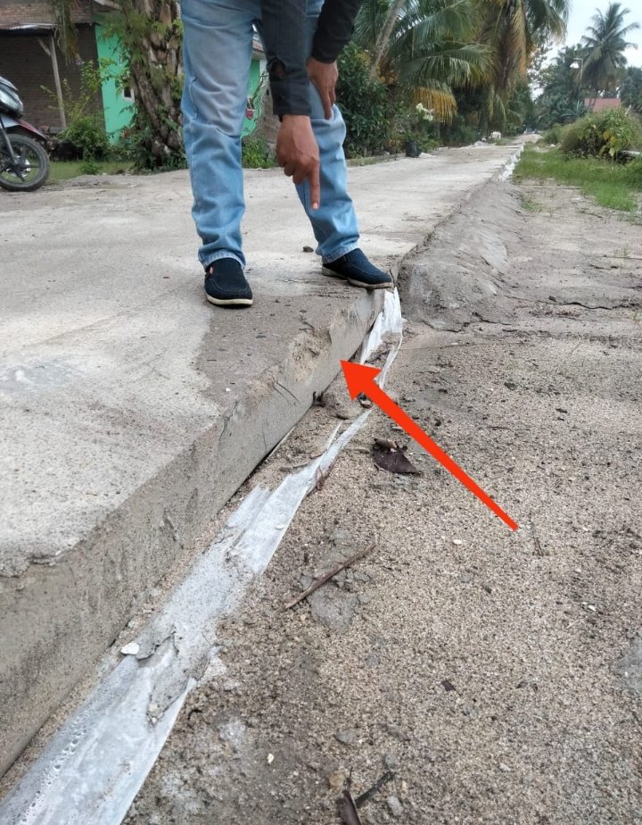 Pekerjaan Pembangunan Jalan Usaha Tani di Dusun XI Rawang Pasar V Asal Jadi