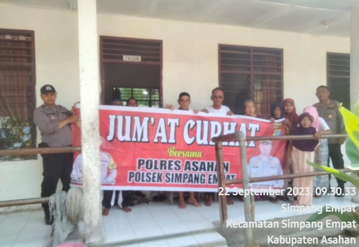 Kapolsek Simpang Empat Terima Keluhan Masyarakat di Jumat Curhat