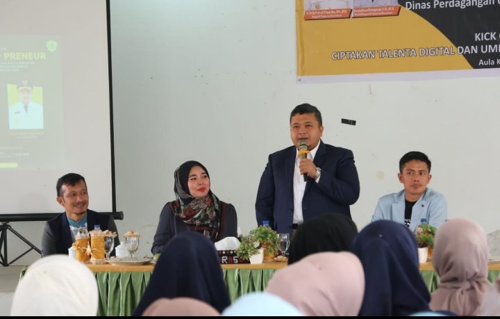 Bupati Dolly Pasaribu : Zaman Semakin Canggih, Lakukanlah Adaptasi Dan Pelajari Perkembangannya, Melalui Digital Marketing di Tapsel