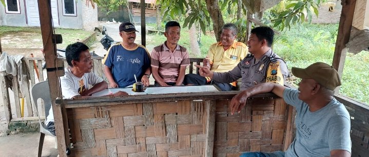 Bhabinkamtibmas Polsek Kota Kisaran Timur Laksanakan Cooling System berupa edukasi Berita Hoax Dan Pemilu 2024