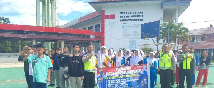 Sat Lantas Polres Padangsidimpuan Gelar Police Goes To School Ajak Pelajar SMKN 1 Tertib Berlalu Lintas