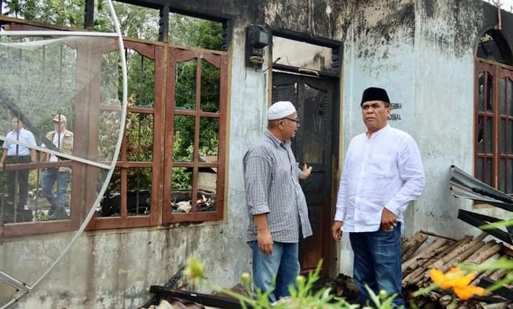 Bupati Madina Tinjau Korban Kebakaran di Kayulaut, Ini Pesan Sukhairi Nasution