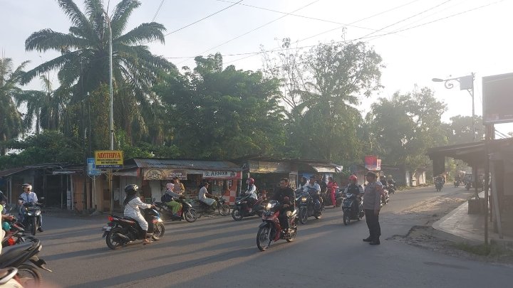 Cegah Kecelakaan Dan Tindak Kriminalitas Personil Polsek Kisaran Timur Laksanakan Strong Point